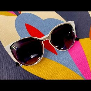 Betsey Johnson Cat eye sunglasses